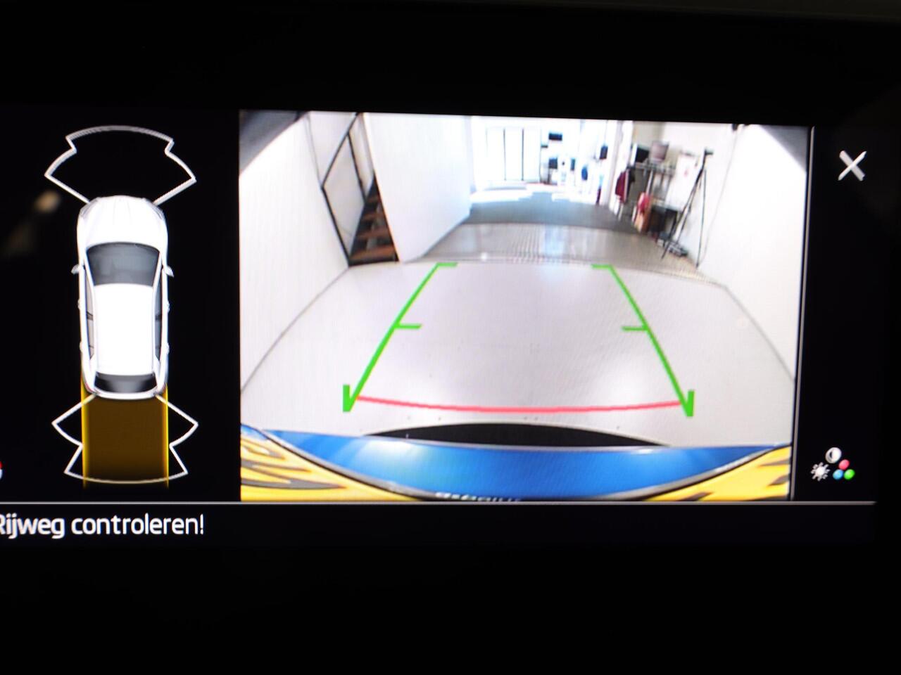 Skoda FABIA 1.0 TSI Business Edition 95 pk | Verlengde garantie | Navigatie via App | Parkeersensoren | Achteruitrijcamera | Stoelverwarming |