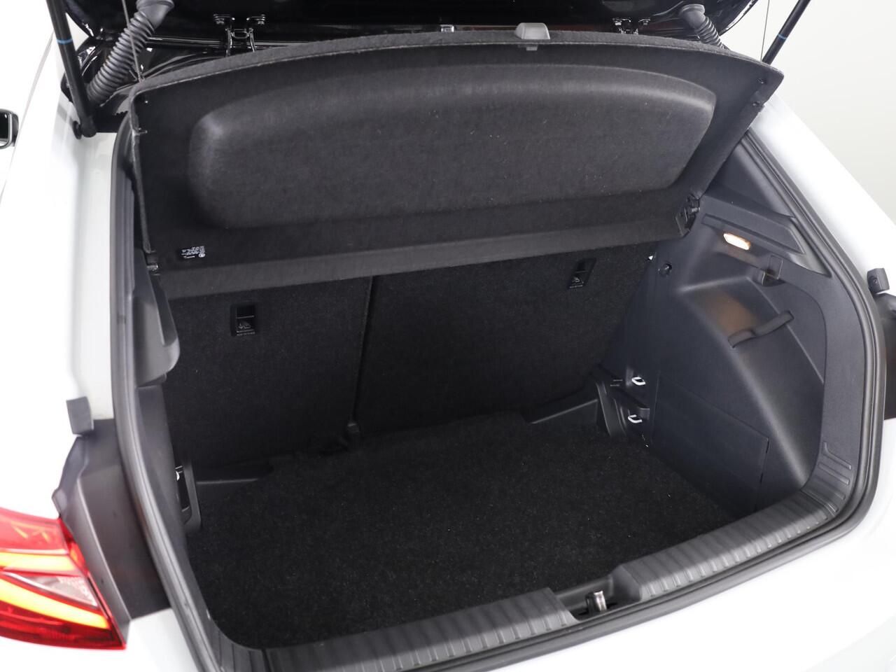 Skoda FABIA 1.0 TSI Monte Carlo 95 pk | Verlengde garantie | Navigatie via App | Parkeersensoren | Achteruitrijcamera | Stoelverwarming |