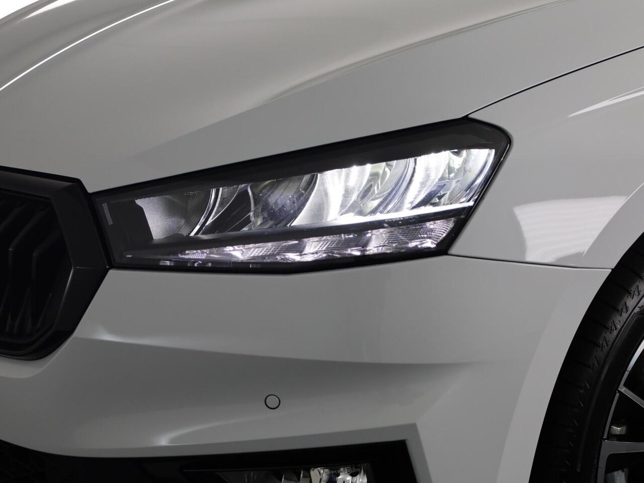 Skoda FABIA 1.0 TSI Monte Carlo 95 pk | Verlengde garantie | Navigatie via App | Parkeersensoren | Achteruitrijcamera | Stoelverwarming |