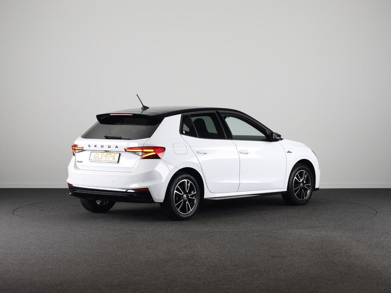 Skoda FABIA 1.0 TSI Monte Carlo 95 pk | Verlengde garantie | Navigatie via App | Parkeersensoren | Achteruitrijcamera | Stoelverwarming |