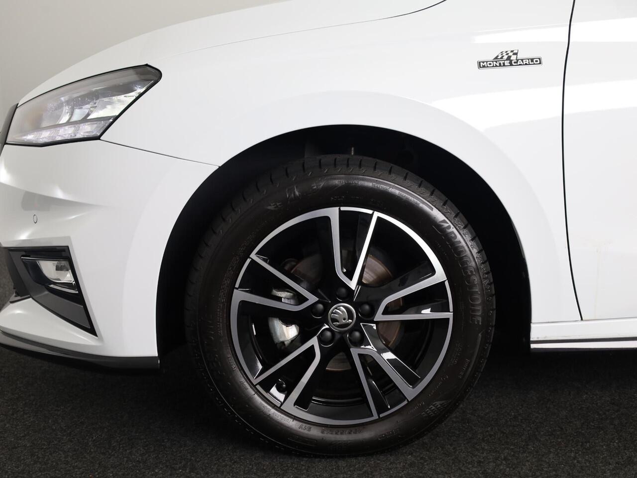 Skoda FABIA 1.0 TSI Monte Carlo 95 pk | Verlengde garantie | Navigatie via App | Parkeersensoren | Achteruitrijcamera | Stoelverwarming |