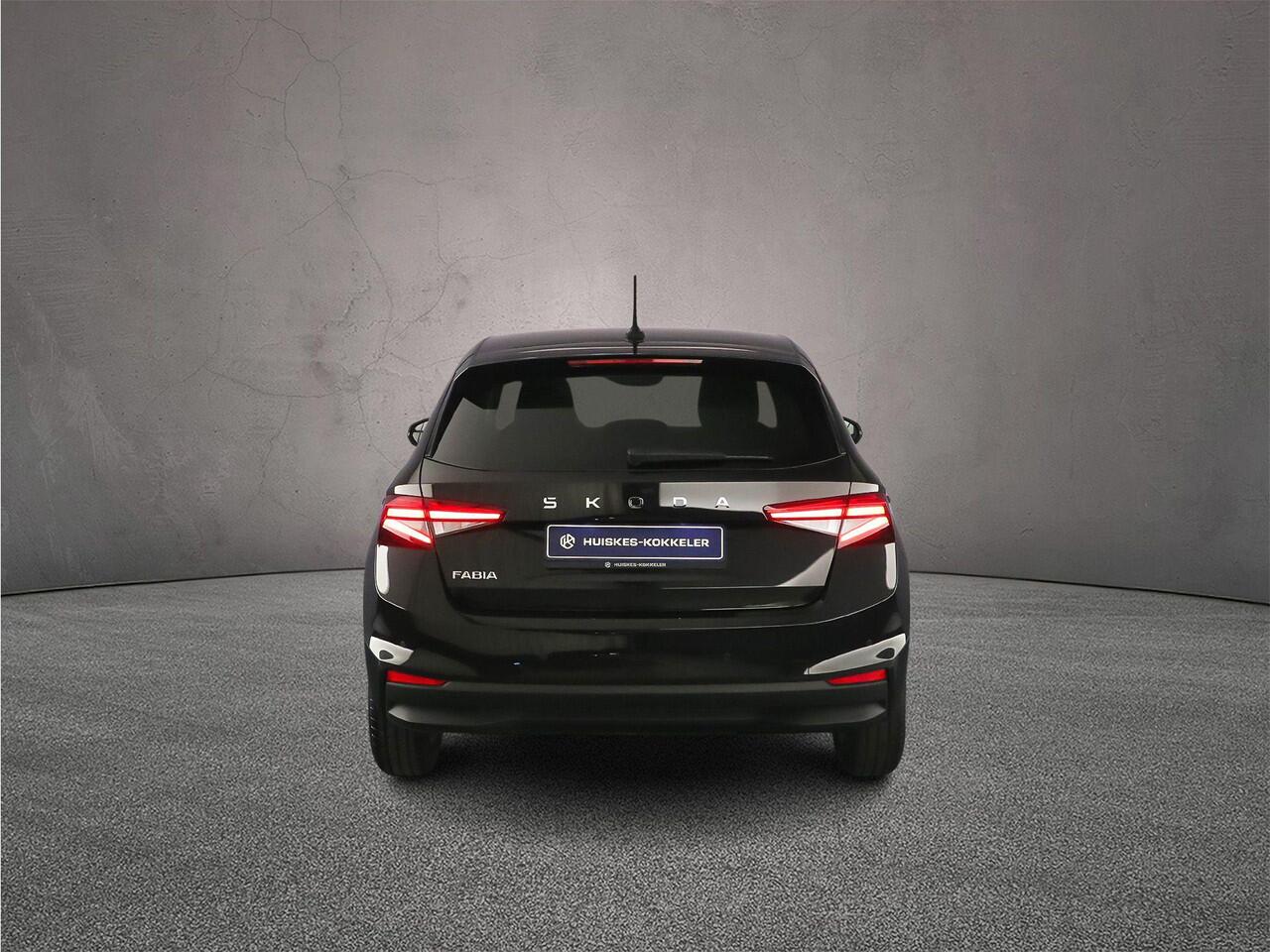 Skoda FABIA Selection 1.0 TSI 115pk DSG Automaat Stoelverwarming, Stuurverwarming, Parkeersensoren achter, Cruise control, Apple carplay, Led verlichting