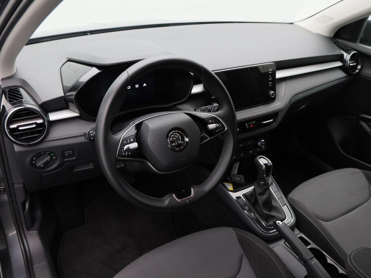 Skoda FABIA 1.0 TSi 115 Pk Automaat Selection | Virtual Cockpit | Stoel- & Stuurverwarming | Keyless | CarPlay | Sensoren Achter | LED | 15 Inch | 43.082 Km!!