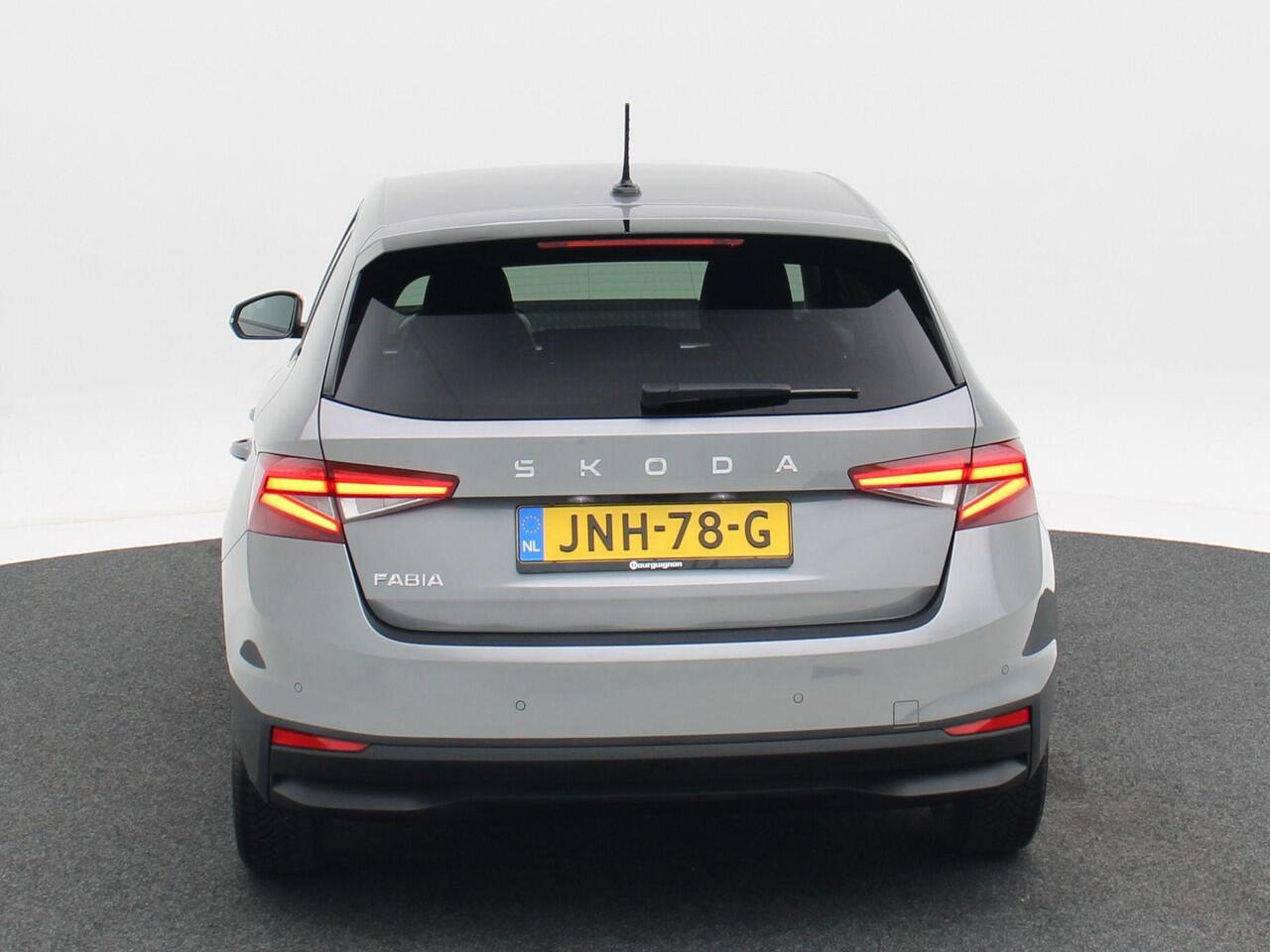 Skoda FABIA 1.0 TSi 115 Pk Automaat Selection | Virtual Cockpit | Stoel- & Stuurverwarming | Keyless | CarPlay | Sensoren Achter | LED | 15 Inch | 43.082 Km!!