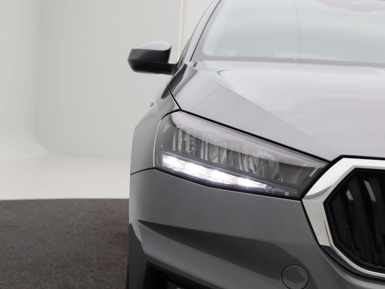 Skoda FABIA 1.0 TSi 115 Pk Automaat Selection | Virtual Cockpit | Stoel- & Stuurverwarming | Keyless | CarPlay | Sensoren Achter | LED | 15 Inch | 43.082 Km!!