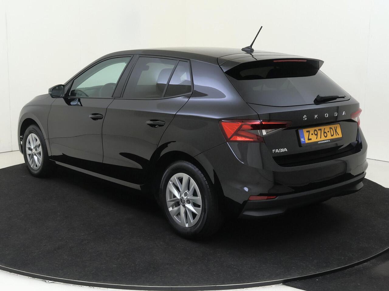 Skoda FABIA 1.0 TSI Ambition | Parkeersensoren achter | Cruise control | CarPlay | Lane assist | Airco |