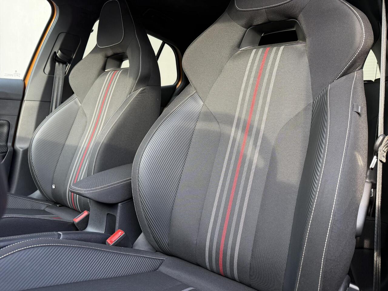 Skoda FABIA 1.0 TSI Monte Carlo / DSG Automaat / Camera / Navigatie via Apple Carplay & Android Auto / Adaptieve Cruise / PDC / Stoelverwarming / Sportstuur / Sport Stoelen / ACC /