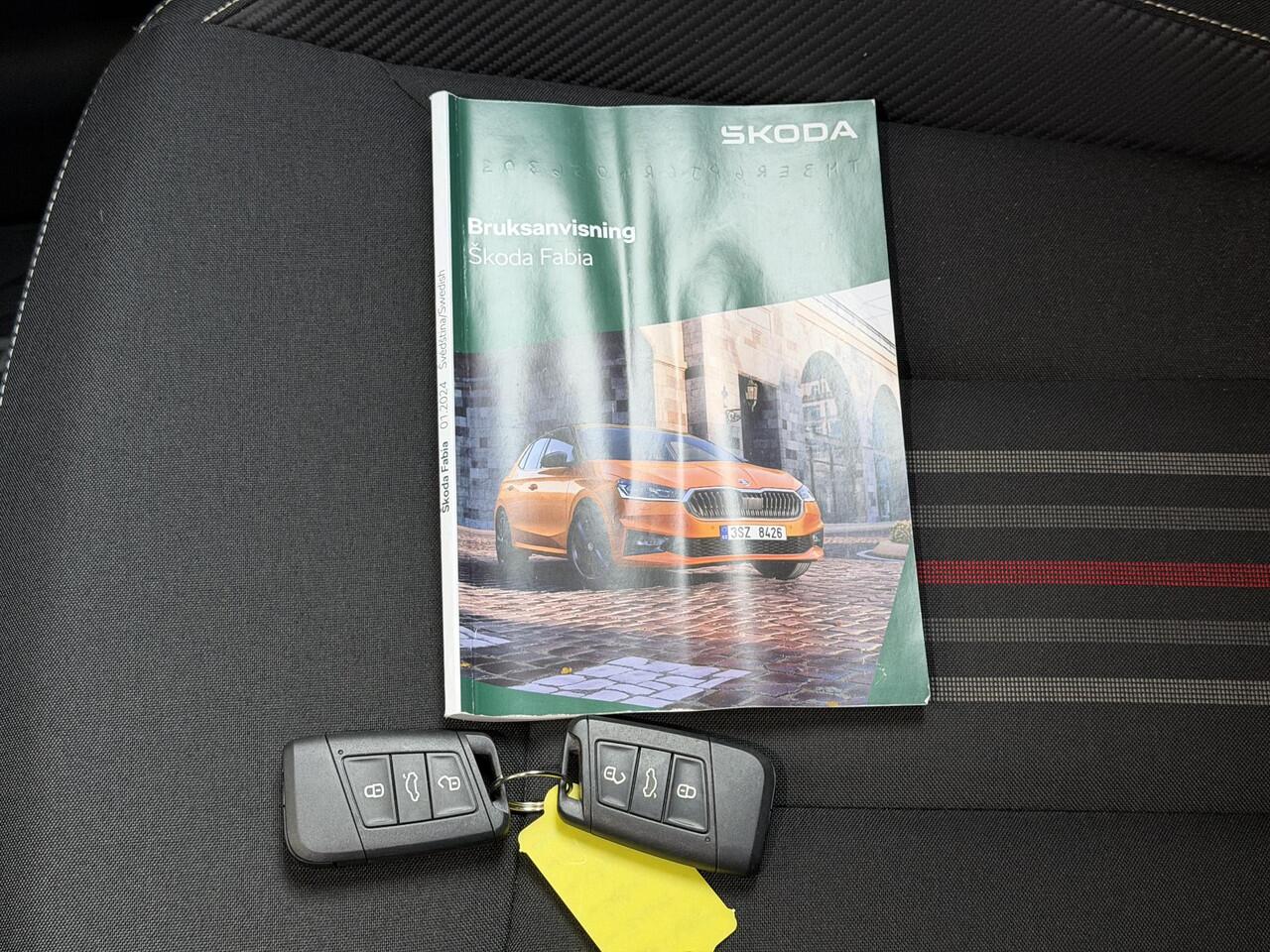 Skoda FABIA 1.0 TSI Monte Carlo / DSG Automaat / Camera / Navigatie via Apple Carplay & Android Auto / Adaptieve Cruise / PDC / Stoelverwarming / Sportstuur / Sport Stoelen / ACC /