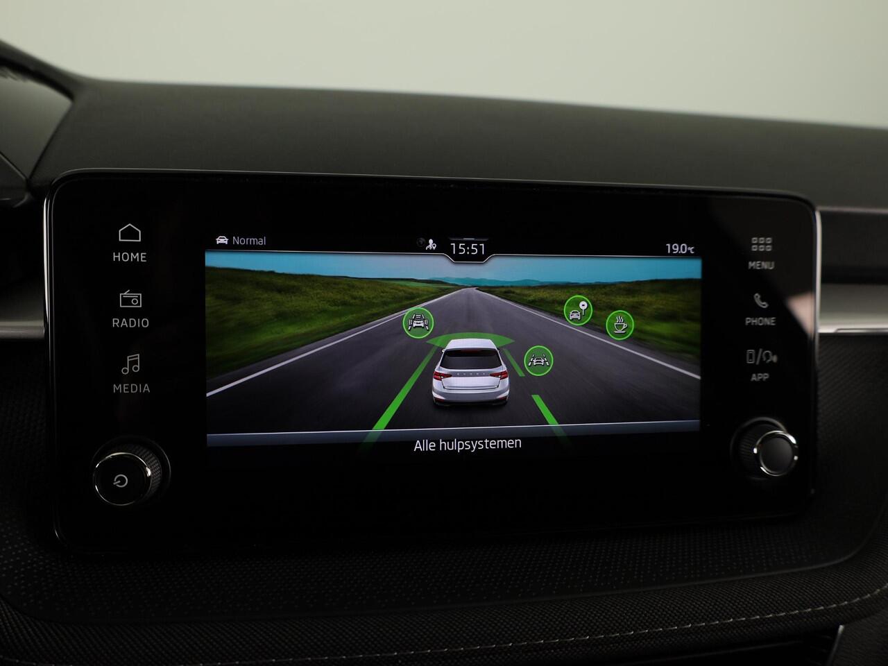 Skoda FABIA 1.0 TSI Business Edition 95pk | Verlengde garantie | Climatronic | Navigatie via App | Verwarmbare voorstoelen | Parkeersensoren voor en achter
