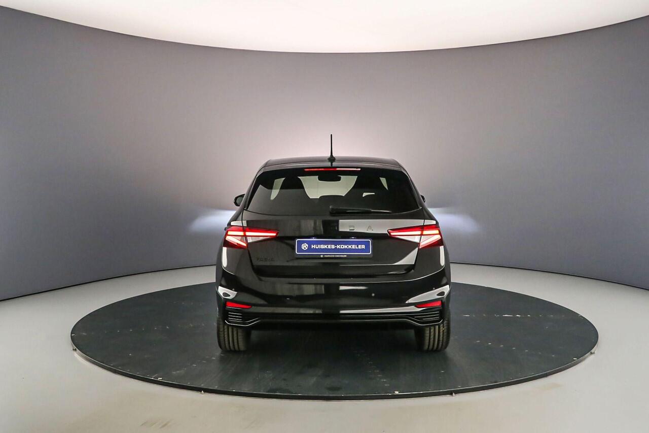 Skoda FABIA Monte Carlo 1.0 TSI 95pk Adaptive cruise control, Achteruitrijcamera, Stoelverwarming, DAB, Radio, Airco, LED verlichting, Parkeersensoren, App connect