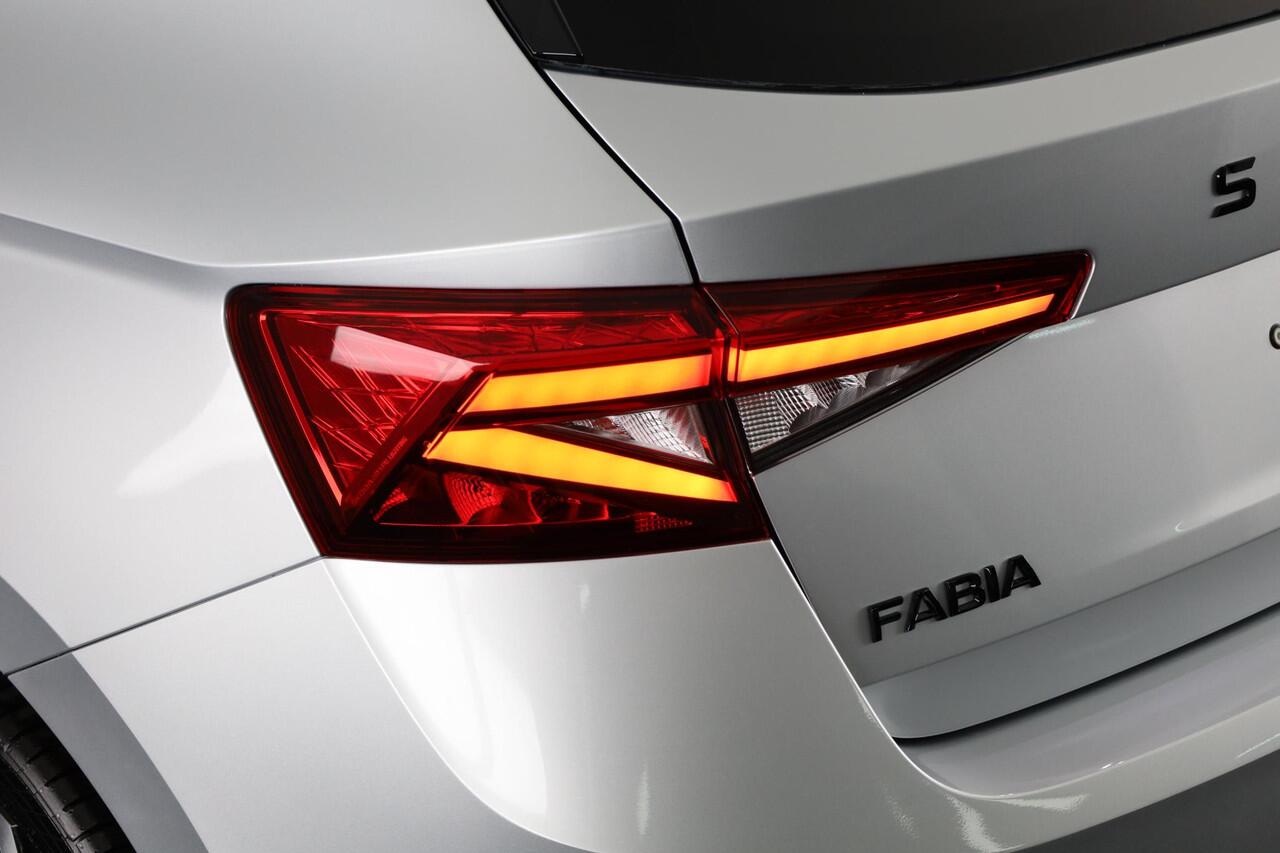 Skoda FABIA Monte Carlo 1.0 TSI 115 pk 7 versn. DSG | Travel assist plus | 18 inch lichtmetalen velgen | Verwarmbare voorstoelen | Zwart dak