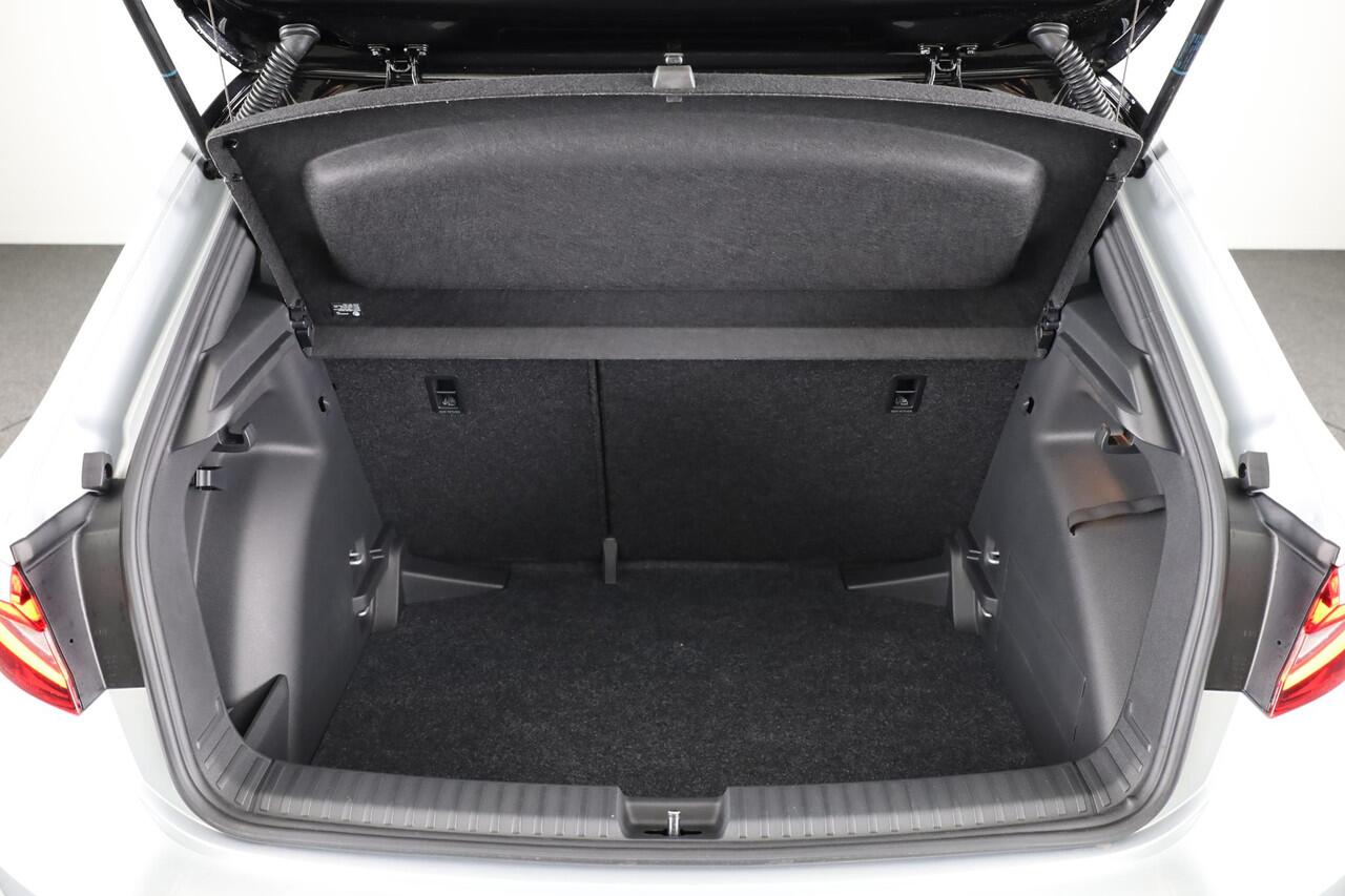 Skoda FABIA Monte Carlo 1.0 TSI 115 pk 7 versn. DSG | Travel assist plus | 18 inch lichtmetalen velgen | Verwarmbare voorstoelen | Zwart dak