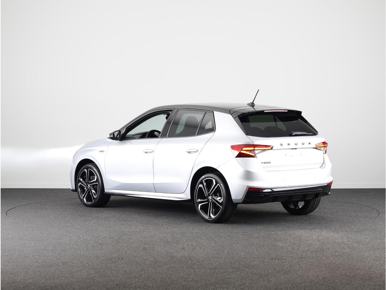 Skoda FABIA Monte Carlo 1.0 TSI 115 pk 7 versn. DSG | Travel assist plus | 18 inch lichtmetalen velgen | Verwarmbare voorstoelen | Zwart dak