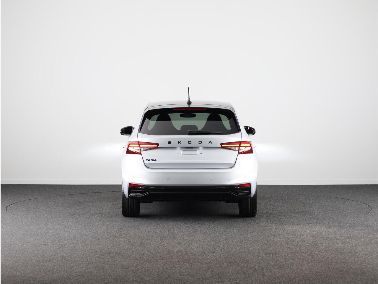 Skoda FABIA Monte Carlo 1.0 TSI 115 pk 7 versn. DSG | Travel assist plus | 18 inch lichtmetalen velgen | Verwarmbare voorstoelen | Zwart dak