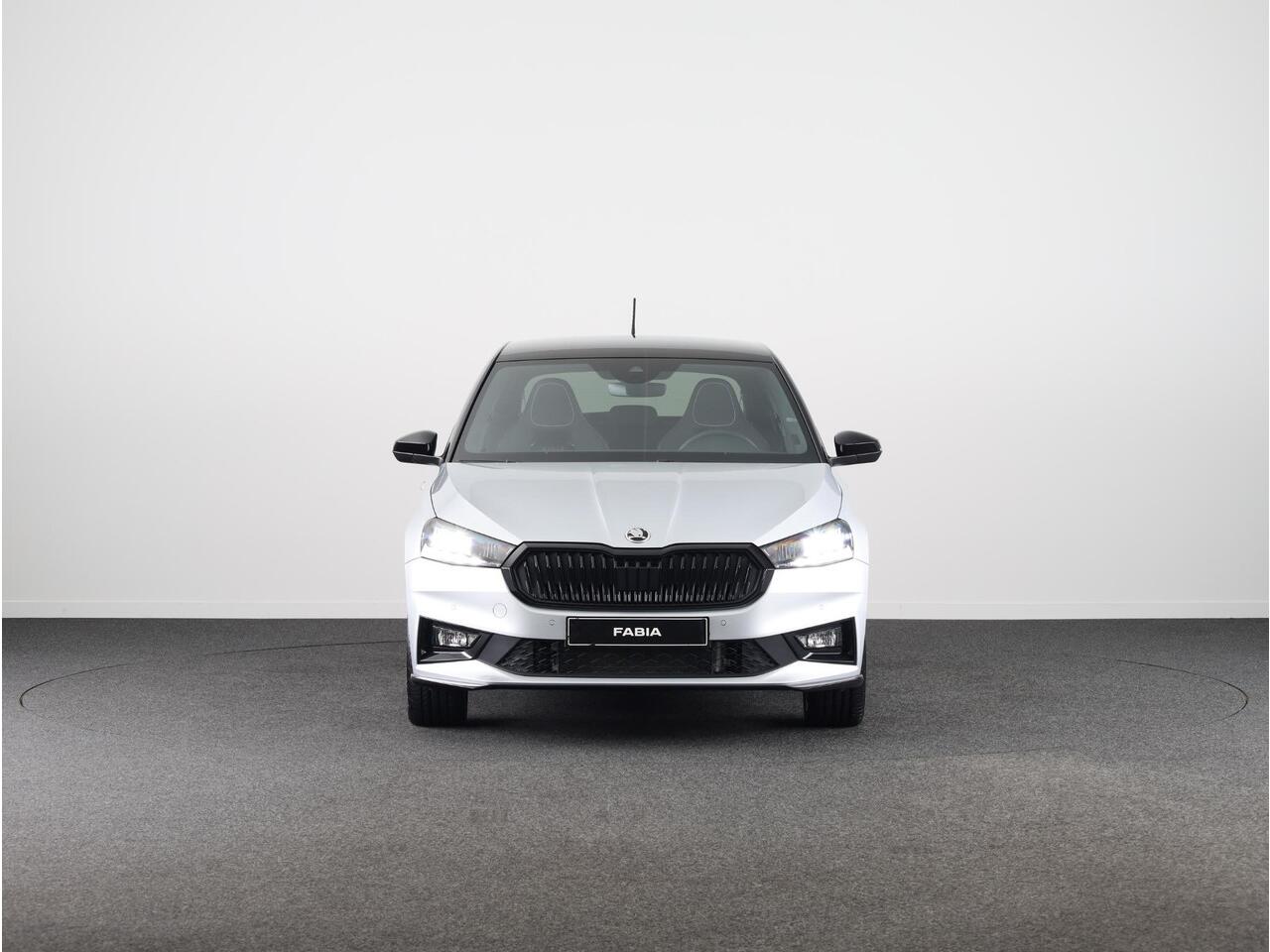 Skoda FABIA Monte Carlo 1.0 TSI 115 pk 7 versn. DSG | Travel assist plus | 18 inch lichtmetalen velgen | Verwarmbare voorstoelen | Zwart dak