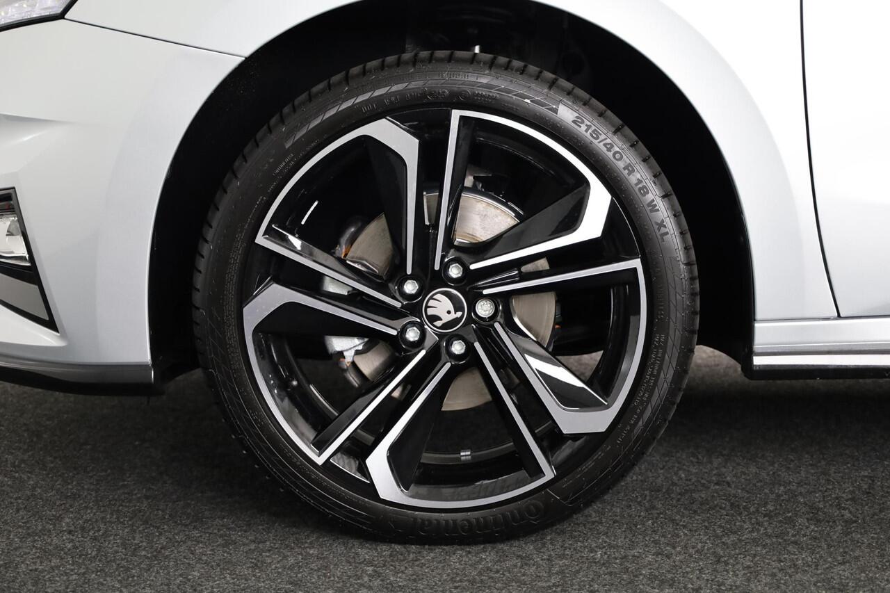 Skoda FABIA Monte Carlo 1.0 TSI 115 pk 7 versn. DSG | Travel assist plus | 18 inch lichtmetalen velgen | Verwarmbare voorstoelen | Zwart dak