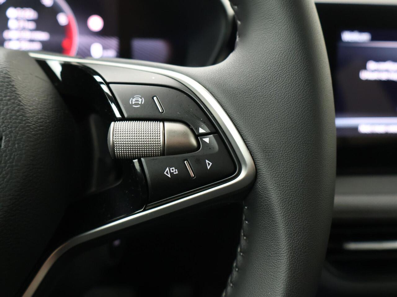 Skoda FABIA Selection 1.0 TSI 95 pk 17" All-season | Apple CarPlay / Android Auto | Parkeersensoren | Cruise control | Getint glas |