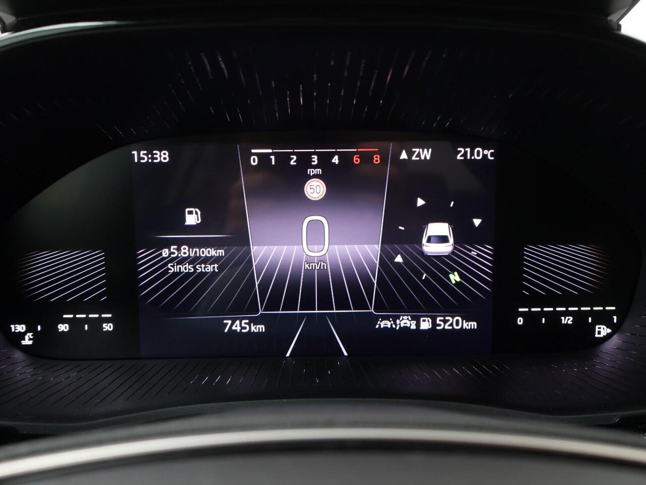 Skoda FABIA Selection 1.0 TSI 95 pk 17" All-season | Apple CarPlay / Android Auto | Parkeersensoren | Cruise control | Getint glas |