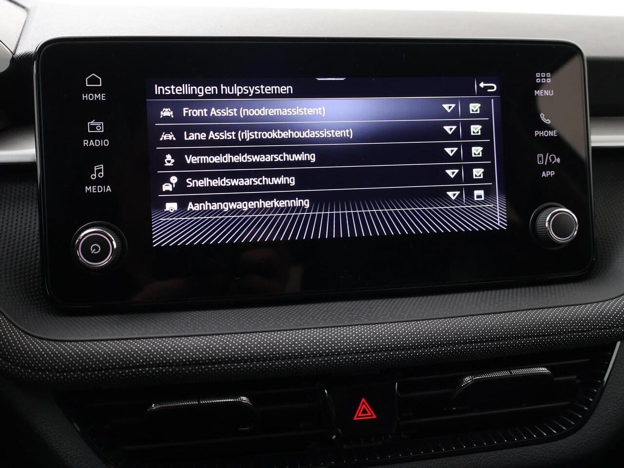 Skoda FABIA Selection 1.0 TSI 115 PK DSG Automaat | Trekhaak | 16" Lichtmetalen velgen | Apple Carplay/Android Auto |