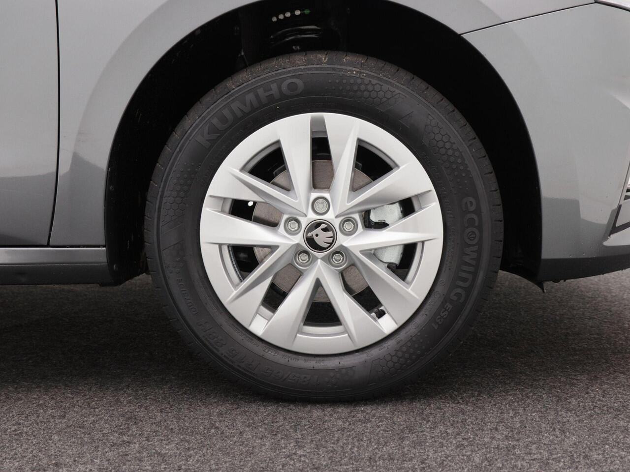 Skoda FABIA Selection 1.0 TSI 95 PK | Parkeersensnoren | Cruise control | Privacy glas | Apple carplay / Android auto