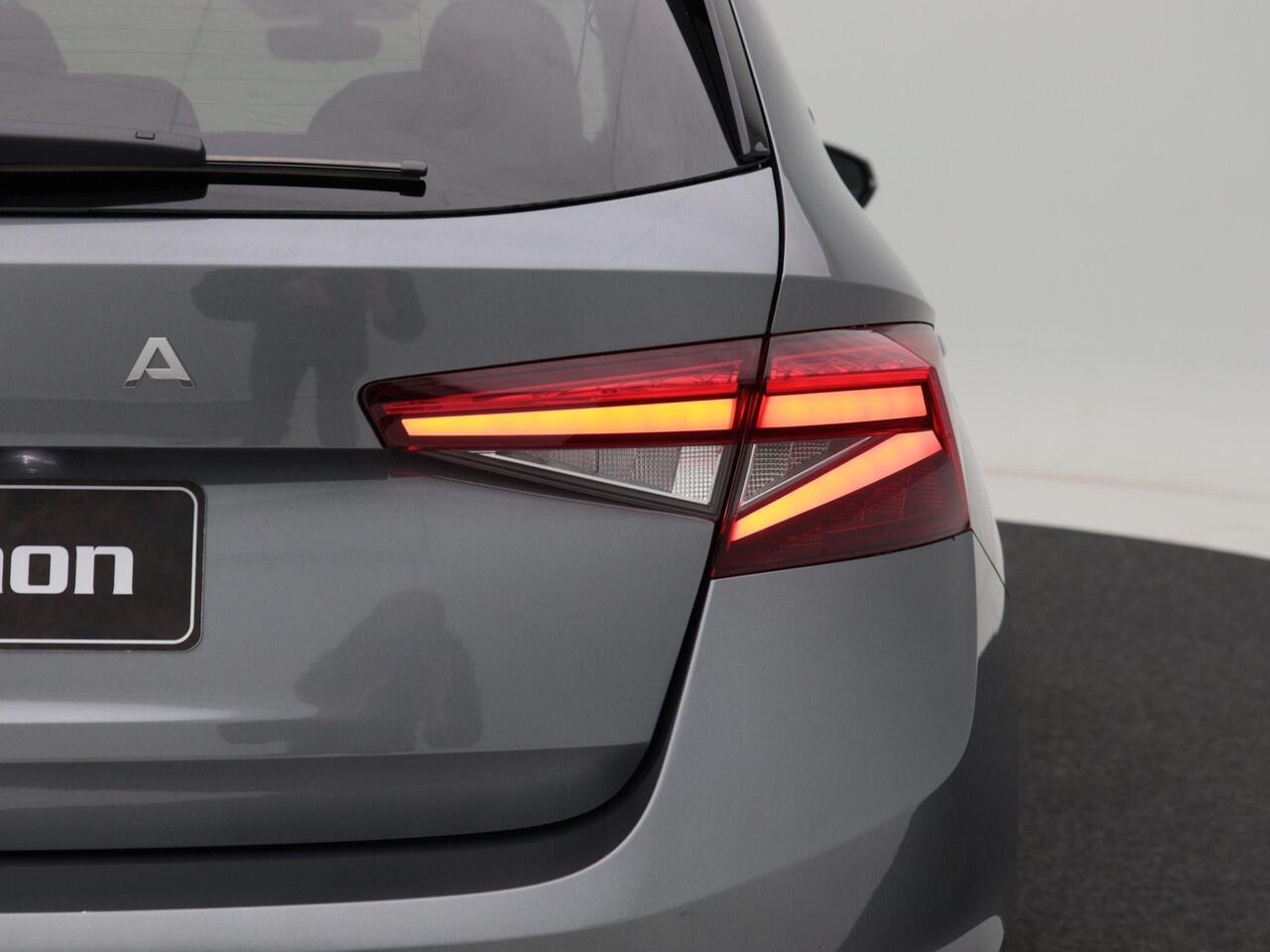 Skoda FABIA Selection 1.0 TSI 95 PK | Parkeersensnoren | Cruise control | Privacy glas | Apple carplay / Android auto