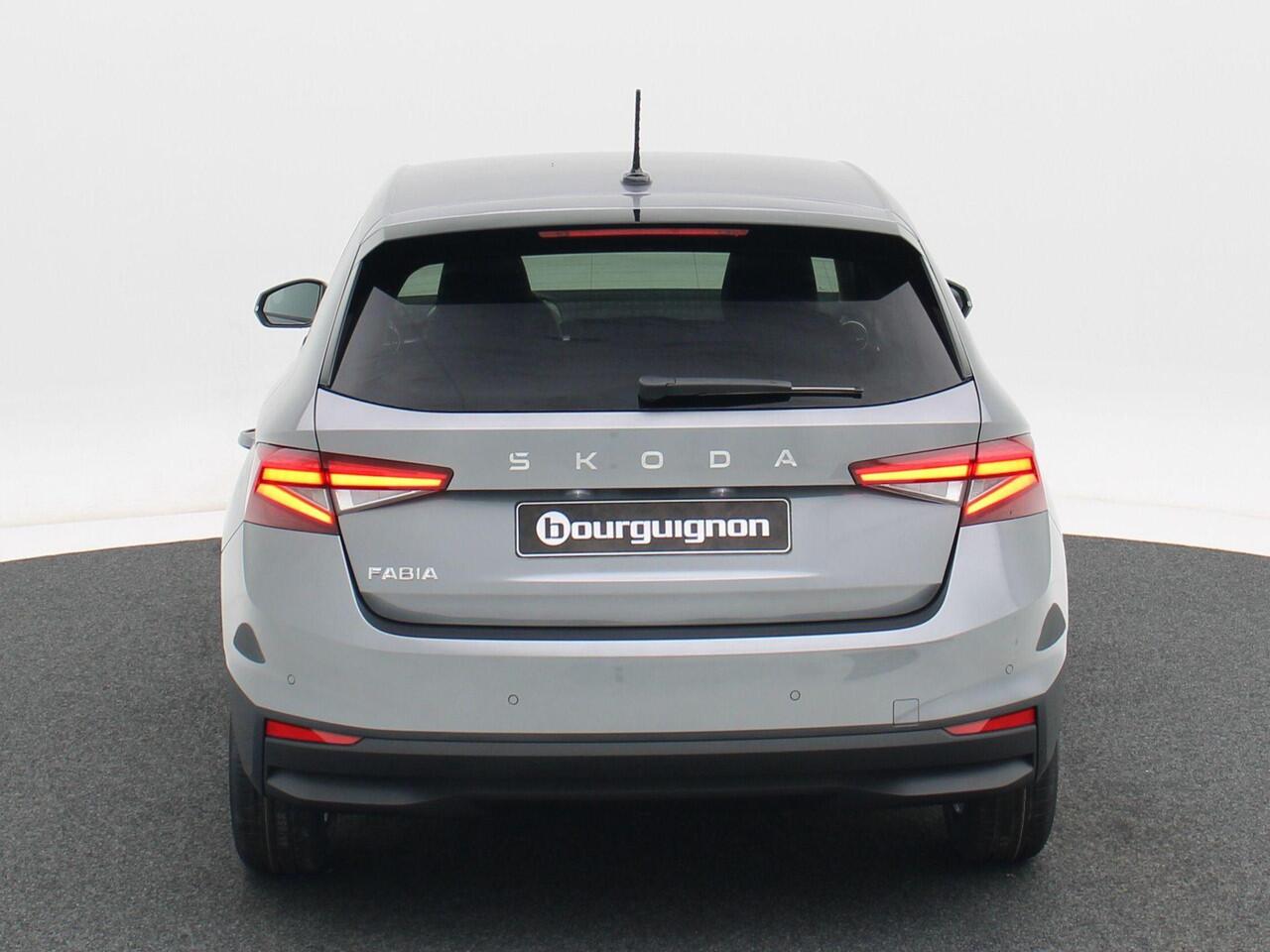 Skoda FABIA Selection 1.0 TSI 95 PK | Parkeersensnoren | Cruise control | Privacy glas | Apple carplay / Android auto