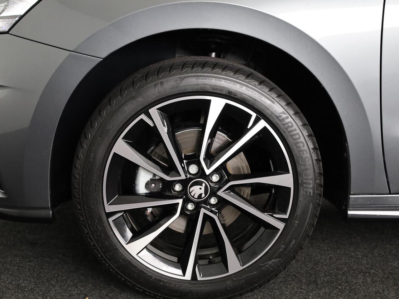 Skoda FABIA Monte Carlo 1.0 TSI 115 pk 7 versn. DSG | Travel Assist Plus | Verwarmbare stoelen voor | Zwart dak | 17 inch lichtmetalen velgen