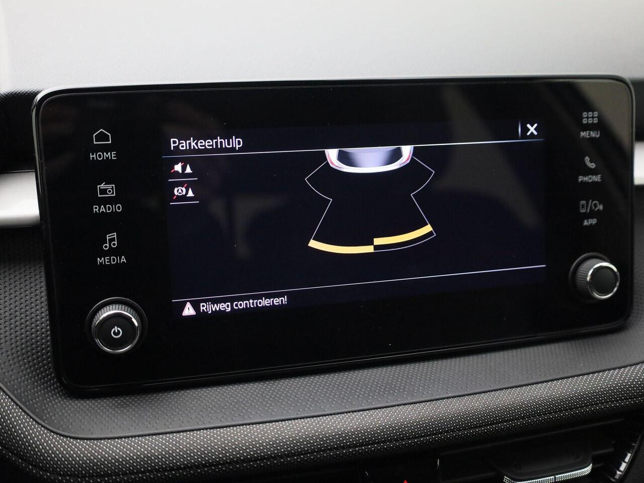 Skoda FABIA 1.0TSI/115PK Selection DSG · Apple/Android · Parkeersensoren · Stoel -& stuurverwarming · Garantie tot maart 2029 of 60000km.