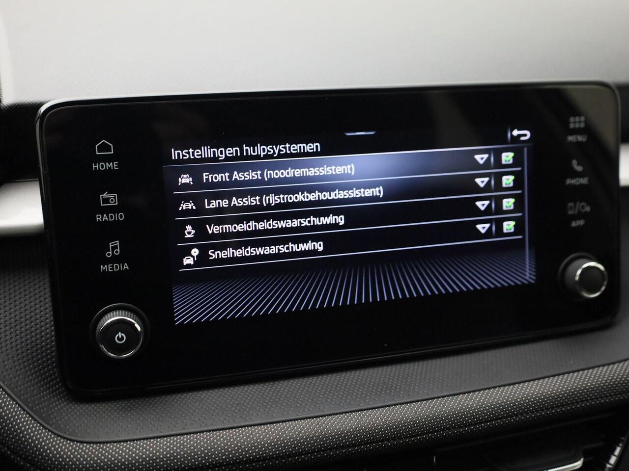 Skoda FABIA 1.0TSI/115PK Selection DSG · Apple/Android · Parkeersensoren · Stoel -& stuurverwarming · Garantie tot maart 2029 of 60000km.