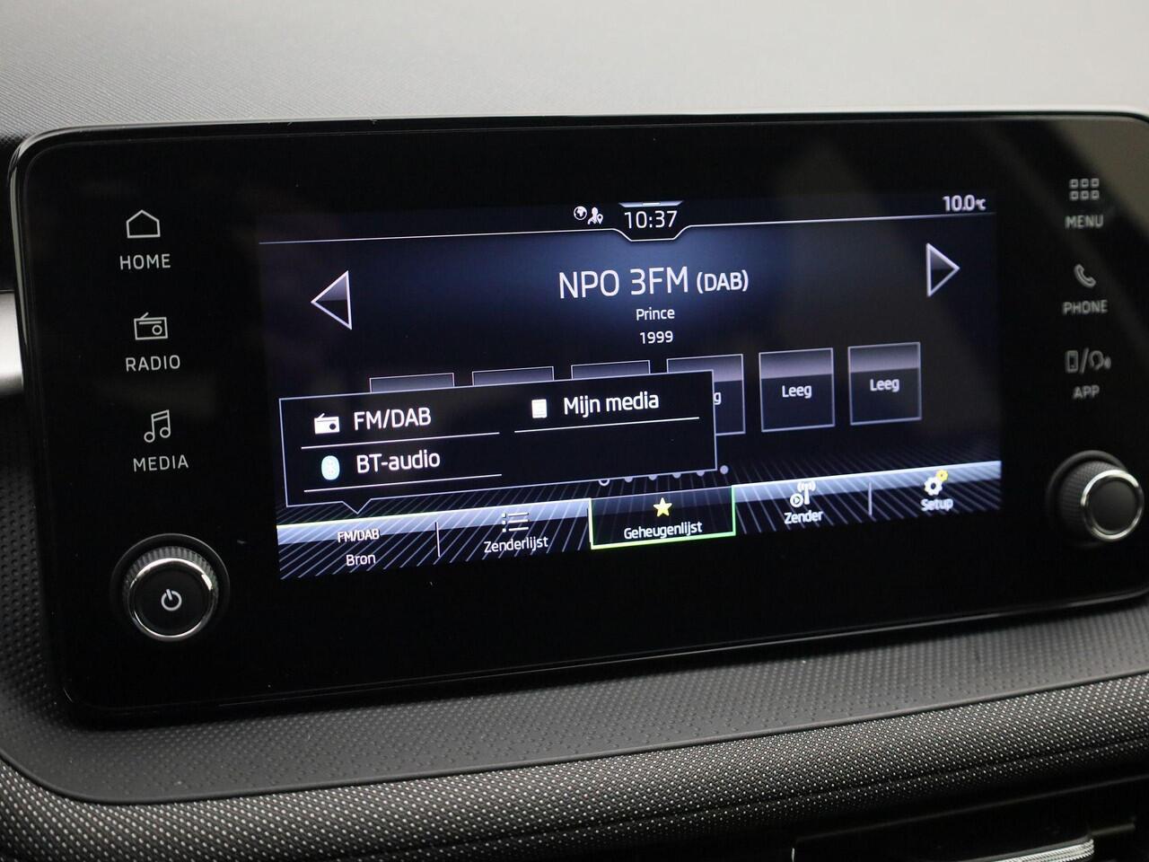 Skoda FABIA 1.0TSI 115PK Selection DSG automaat · Apple/Android · Parkeersensoren · Stoel -& stuurverwarming · Garantie tot april 2029 of 60000km.