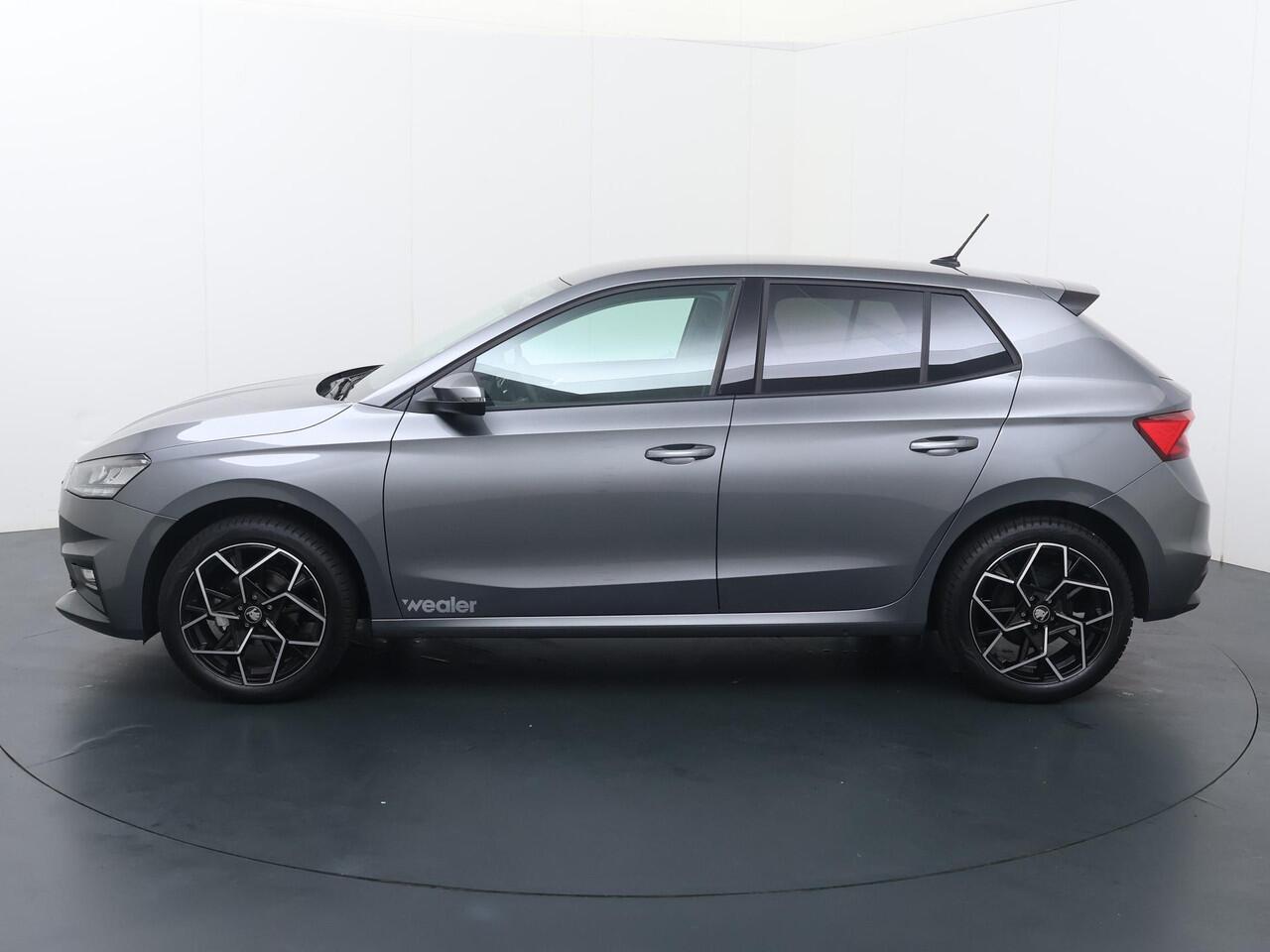 Skoda FABIA Selection 1.0 TSI 95 pk | 17" All-season | Apple CarPlay / Android Auto | Parkeersensoren | Cruise control | Getint glas |