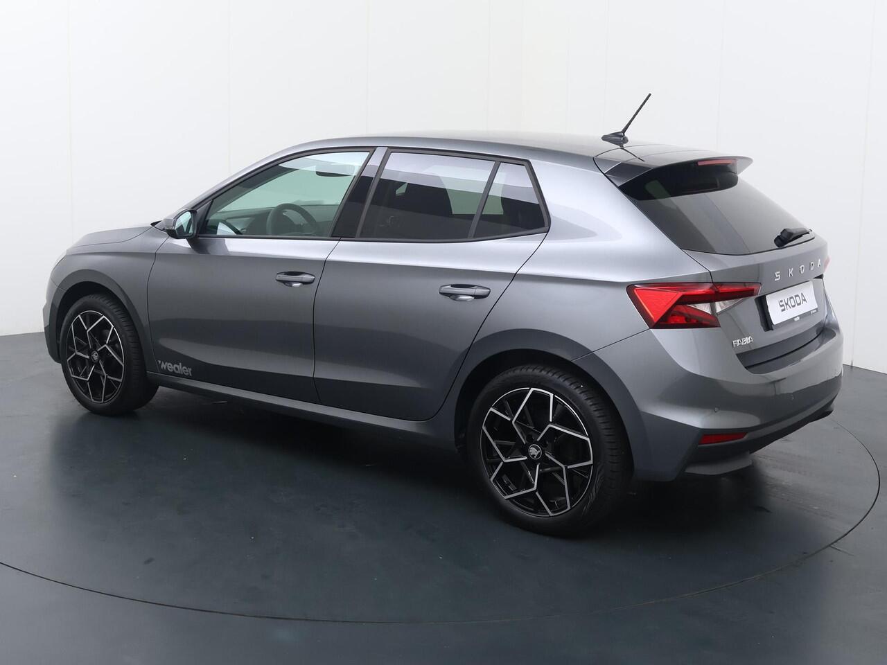 Skoda FABIA Selection 1.0 TSI 95 pk | 17" All-season | Apple CarPlay / Android Auto | Parkeersensoren | Cruise control | Getint glas |