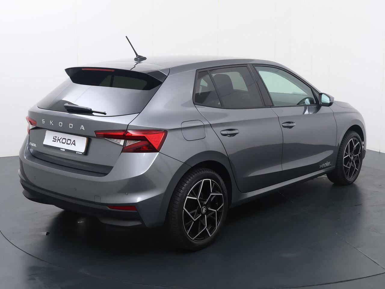 Skoda FABIA Selection 1.0 TSI 95 pk | 17" All-season | Apple CarPlay / Android Auto | Parkeersensoren | Cruise control | Getint glas |