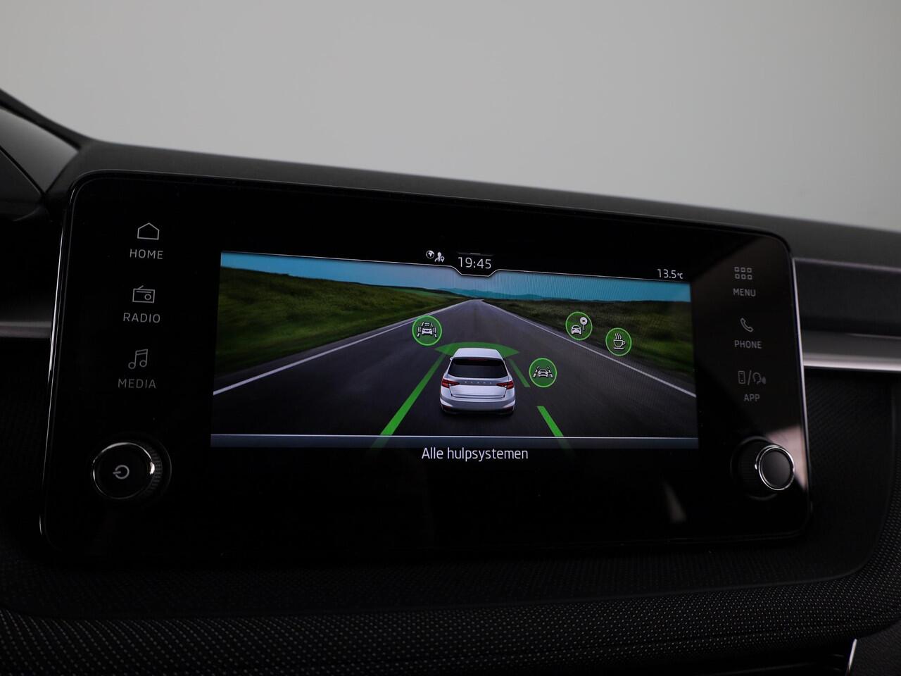 Skoda FABIA Selection 1.0 TSI 95 pk 5 versn. Hand | Getint glas | 15 inch lichtmetalen velgen