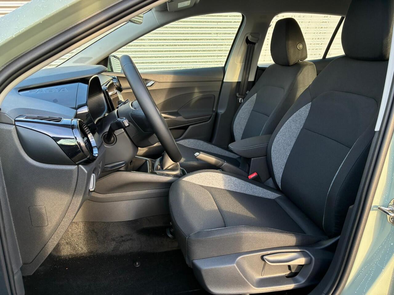 Skoda FABIA Essence 1.0 TSI 95 PK | Apple Carplay/Android Auto | Airconditioning | Parkeersensoren |