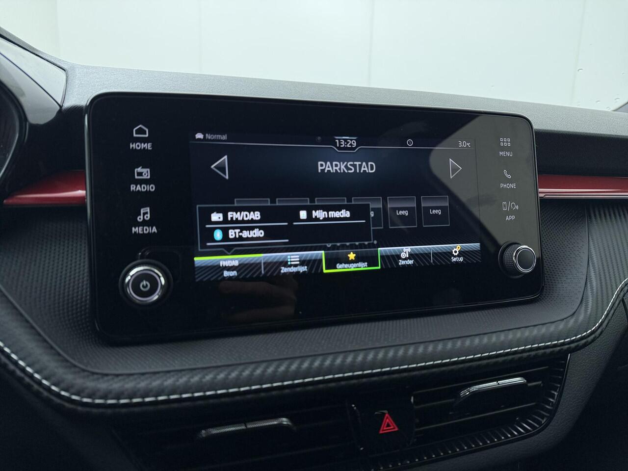 Skoda FABIA Monte Carlo 1.0 TSI 95 PK | 17" Lichtmetalen velgen | Verwarmbare voorstoelen | Apple Carplay/Android Auto