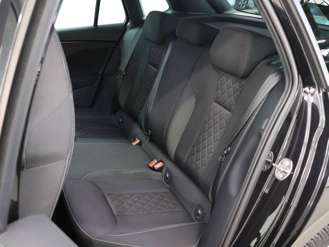 Skoda Kamiq 1.0 TSI Sport Business | Trekhaak | Climate Control | Stoelverwarming | Cruise Control | Navigatie via Carplay |