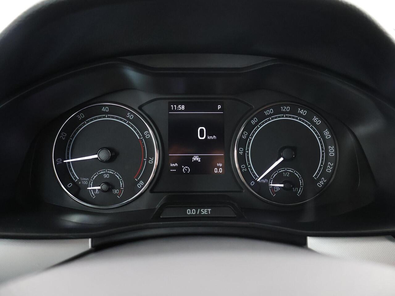 Skoda Kamiq 1.0 TSI Sport Business | Trekhaak | Climate Control | Stoelverwarming | Cruise Control | Apple Carplay/Android Auto |