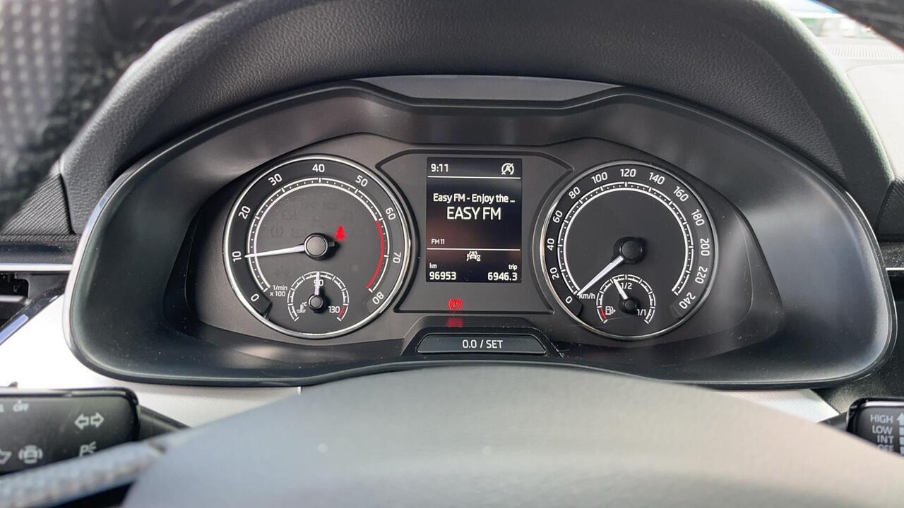 Skoda Kamiq 1.0 TSI Sport Business 116PK | Clima | Apple carplay | Parkeersensoren achter |