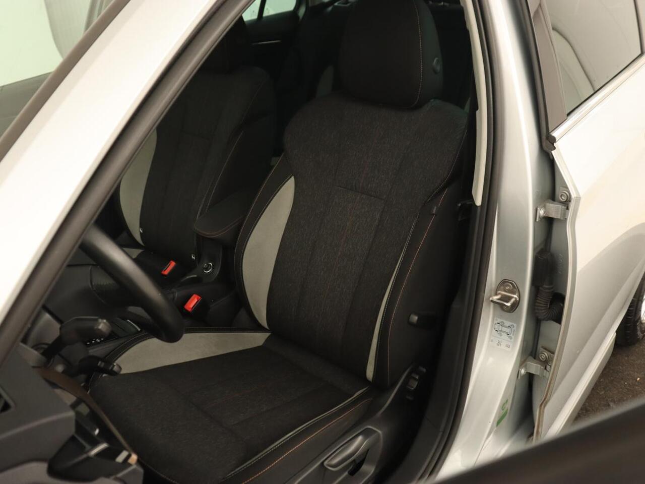 Skoda Kamiq 1.0 TSI Business Edition | Automaat | Stoelverwarming | Trekhaak | Adaptive cruise | Carplay | Virtual Cockpit | Climate control