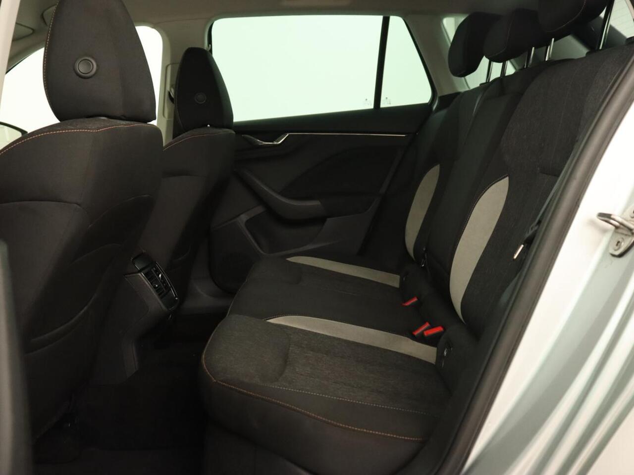 Skoda Kamiq 1.0 TSI Business Edition | Automaat | Stoelverwarming | Trekhaak | Adaptive cruise | Carplay | Virtual Cockpit | Climate control