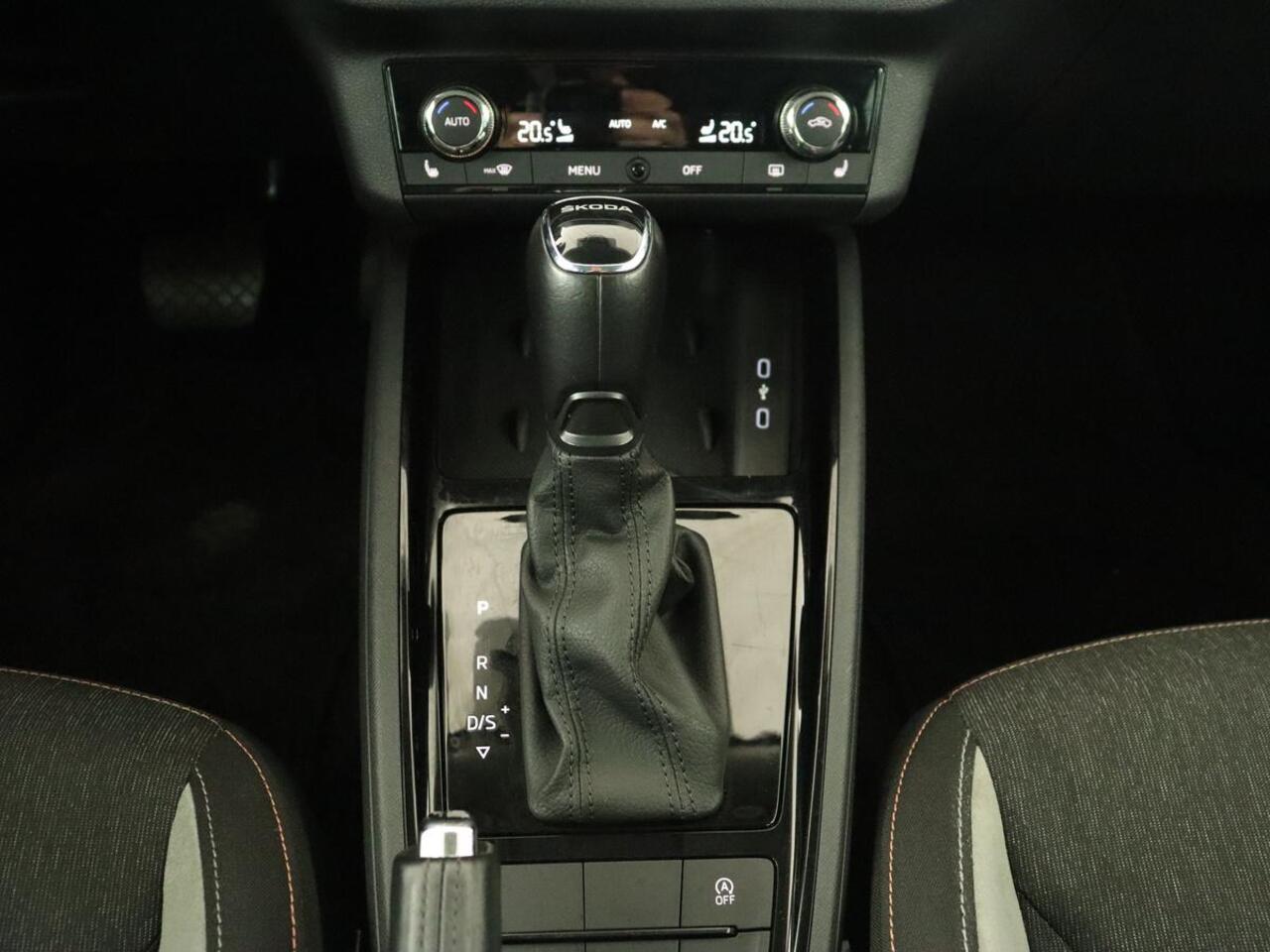 Skoda Kamiq 1.0 TSI Business Edition | Automaat | Stoelverwarming | Trekhaak | Adaptive cruise | Carplay | Virtual Cockpit | Climate control