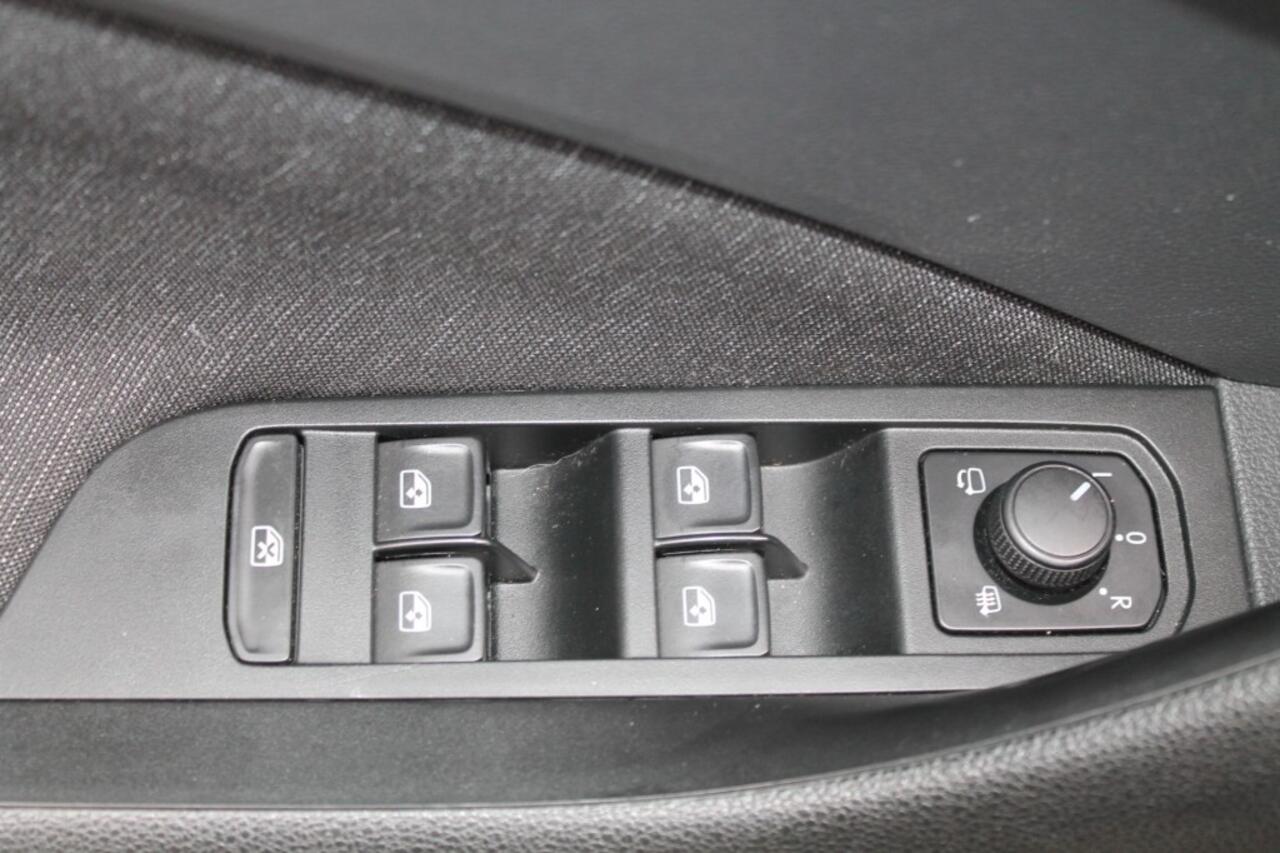 Skoda Kamiq 1.5 TSI ACT BUSINESS EDITION CLIMA CRUISE NAVI TREKHAAK VIRTUAL COCKPIT