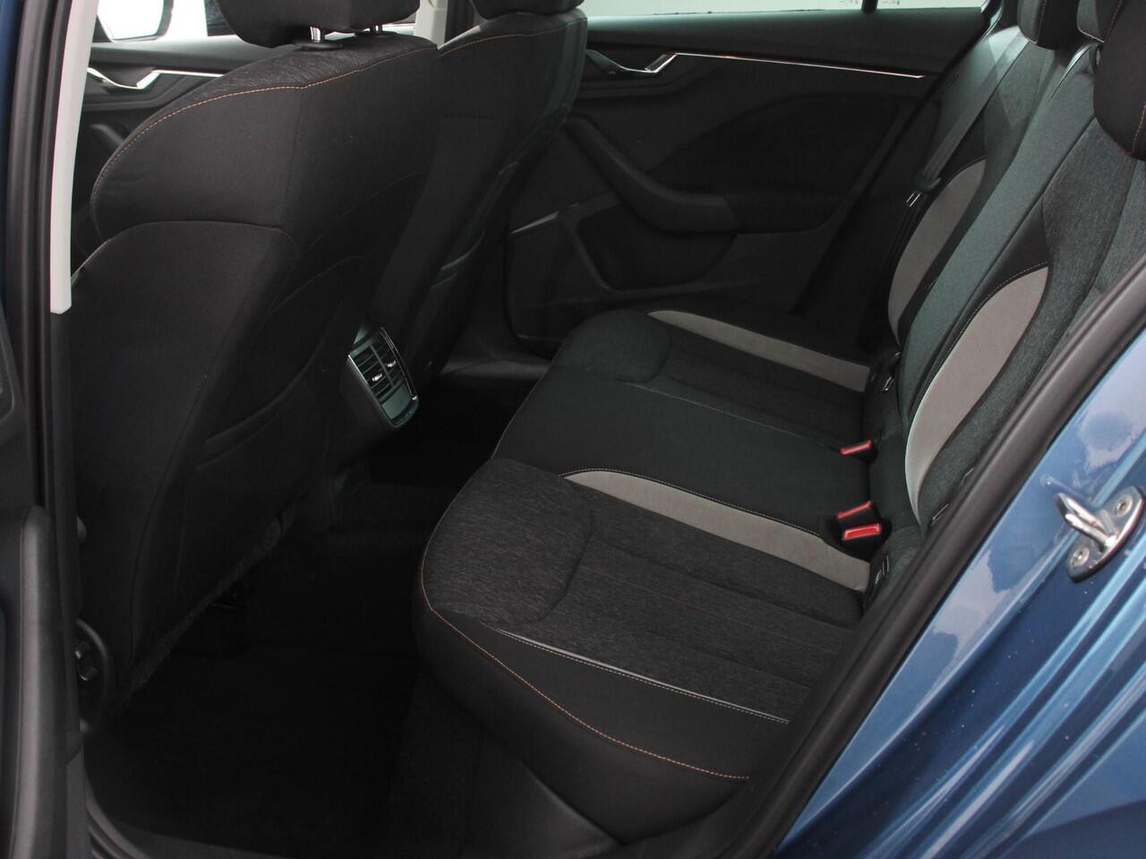 Skoda Kamiq 1.0 TSI 110pk DSG Style Navigatie Apple Carplay/Android Auto Virtual Cockpit Lane Assist 17 Inch Lichtmetalen Velgen