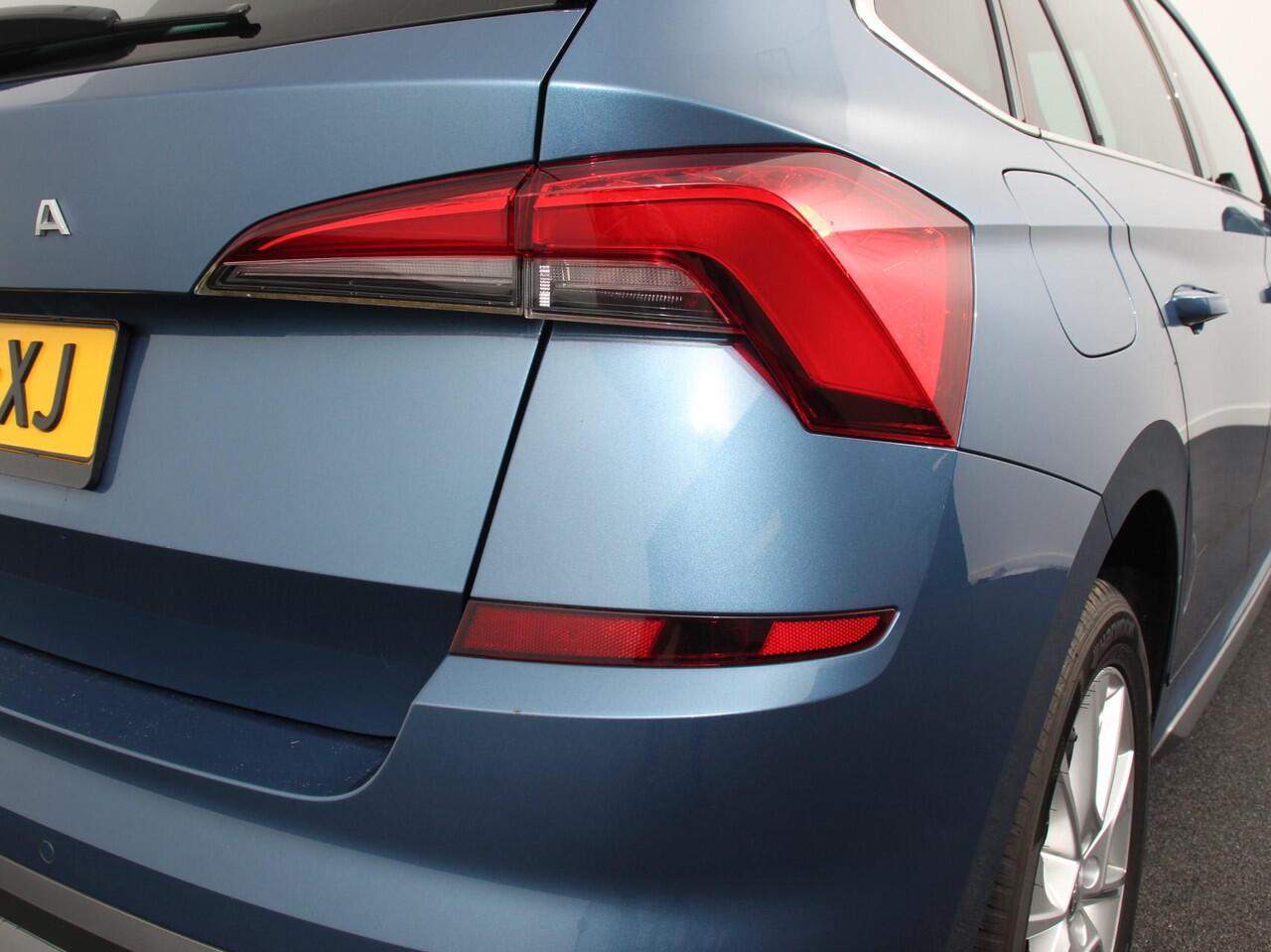 Skoda Kamiq 1.0 TSI 110pk DSG Style Navigatie Apple Carplay/Android Auto Virtual Cockpit Lane Assist 17 Inch Lichtmetalen Velgen