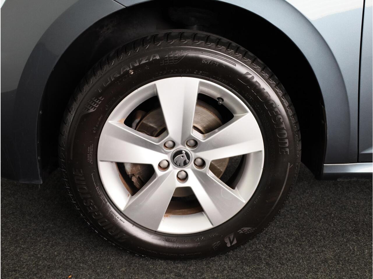 Skoda Kamiq 1.0 TSI Ambition 115 pk | Navigatie via App | Parkeersensoren achter | Cruise control | LED koplampen | Apple Carplay/Android Auto |