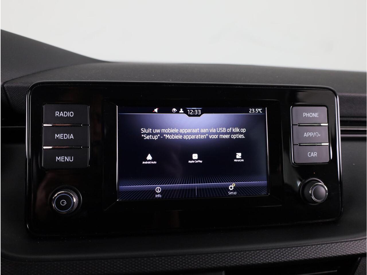 Skoda Kamiq 1.0 TSI Ambition 110 pk | Navigatie via App | Parkeersensoren achter | Apple Carplay/Android Auto | Cruise control | LED koplampen |