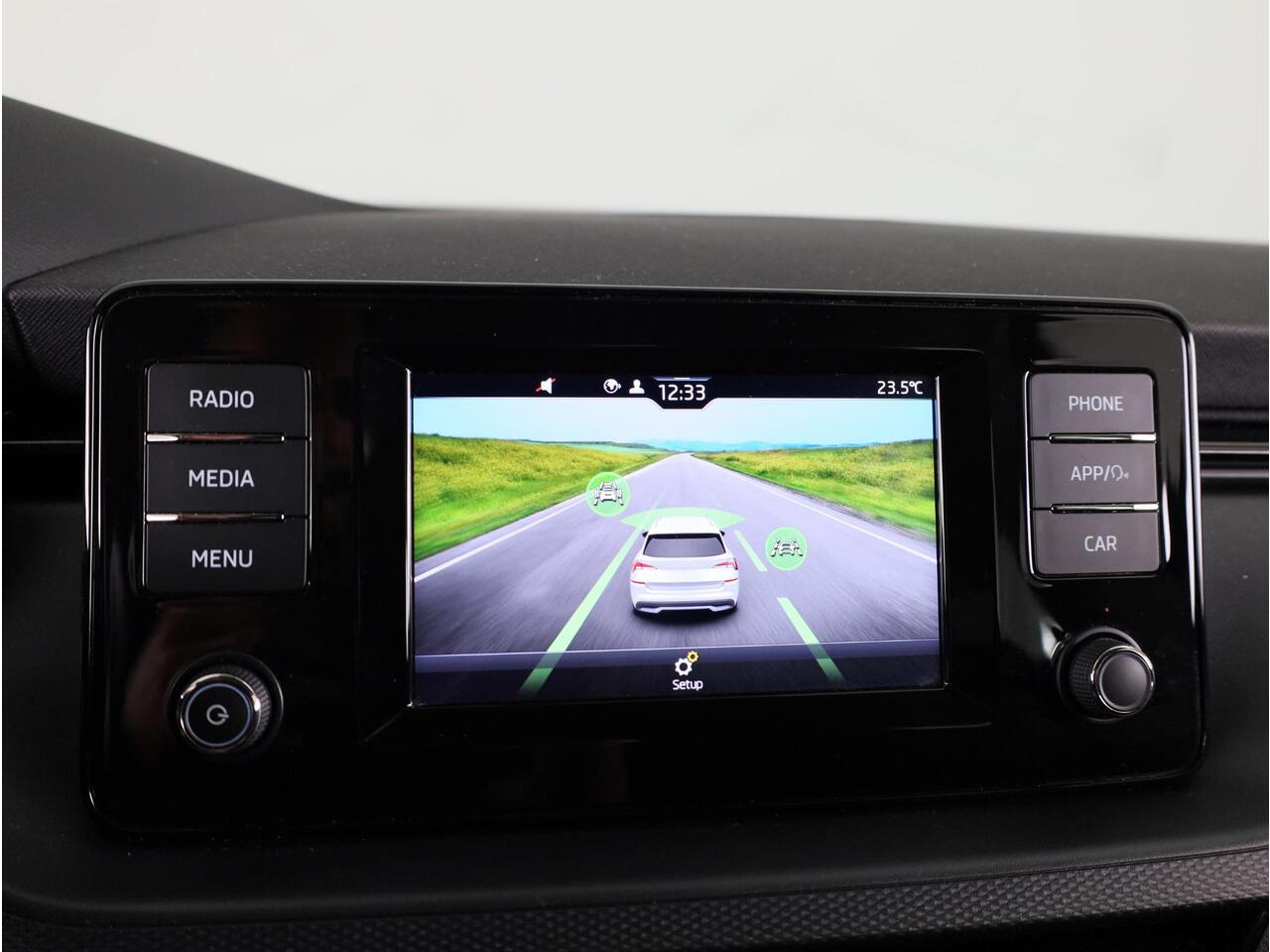 Skoda Kamiq 1.0 TSI Ambition 110 pk | Navigatie via App | Parkeersensoren achter | Apple Carplay/Android Auto | Cruise control | LED koplampen |