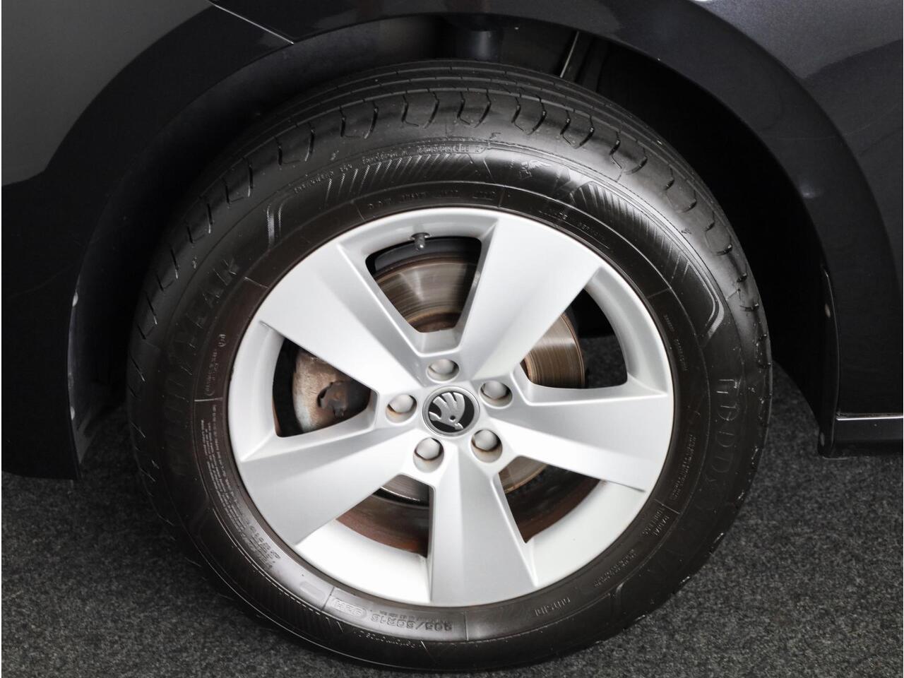 Skoda Kamiq 1.0 TSI Ambition 110 pk | Navigatie via App | Parkeersensoren achter | Apple Carplay/Android Auto | Cruise control | LED koplampen |