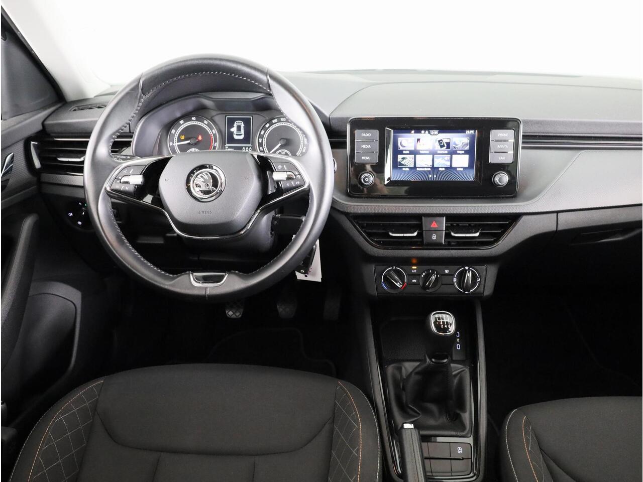 Skoda Kamiq 1.0 TSI Ambition 110 pk | Navigatie via App | Parkeersensoren achter | Apple Carplay/Android Auto | Cruise control | LED koplampen |